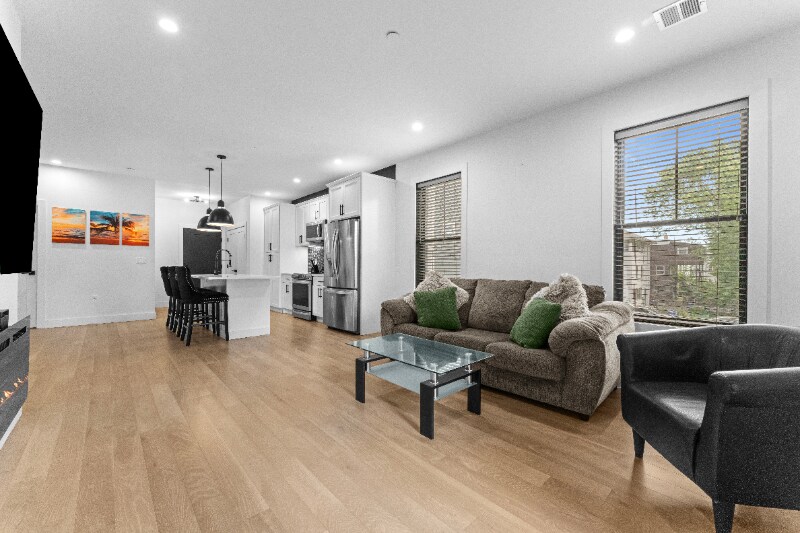 Building Photo - 68 Armandine St