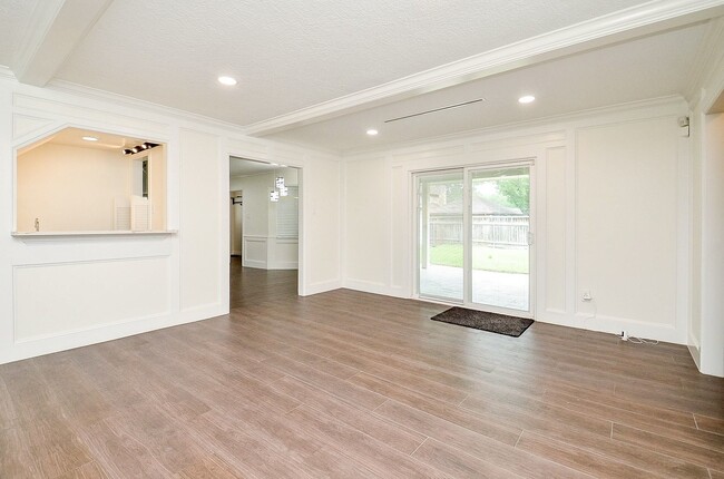 Building Photo - 15614 Dawnbrook Dr