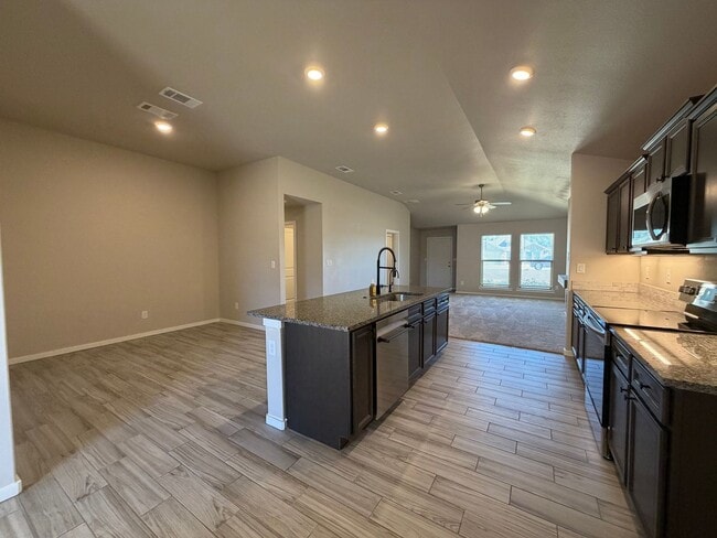 Building Photo - 3/2 in Upland Crossing Available Now!!!
