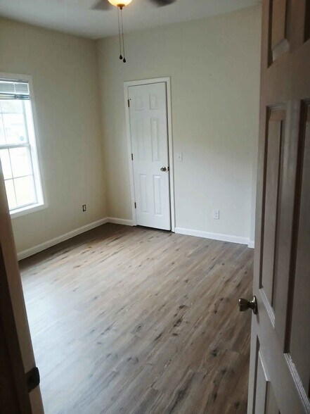 Building Photo - 1313 W Huntington Ave