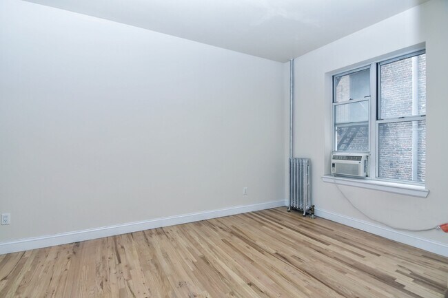 Building Photo - 860 W 181st St