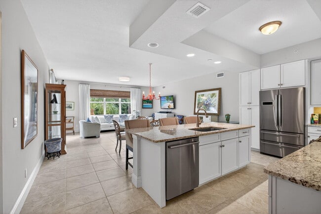 Building Photo - 834 Bay Colony Dr S