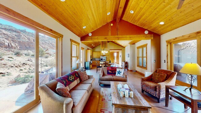 Building Photo - Luxurious and comfortable living experience