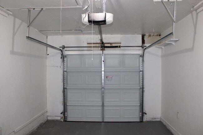 Building Photo - 3910 NE Vivion Rd