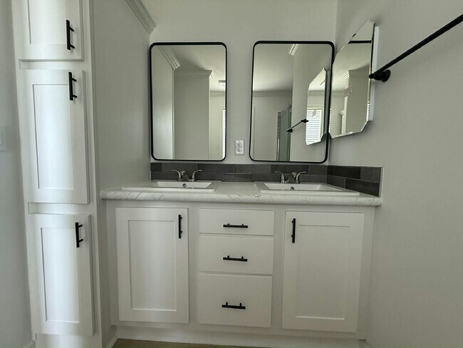 Building Photo - 3610 Vine Trl