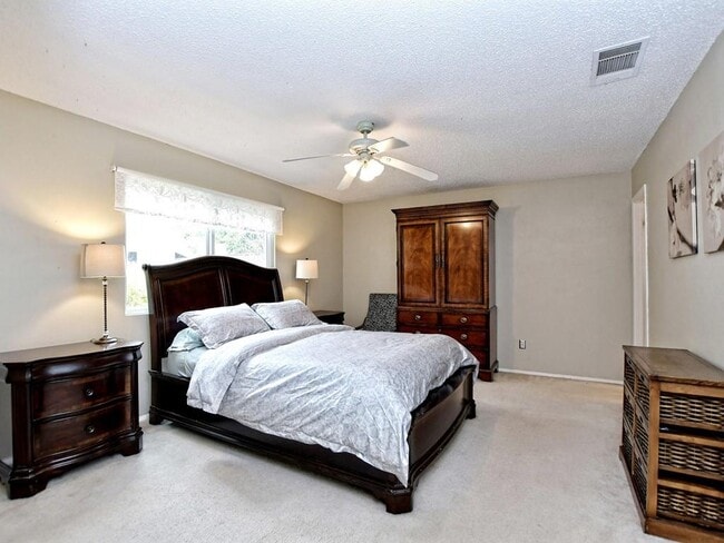 Building Photo - 11108 Applewood Dr