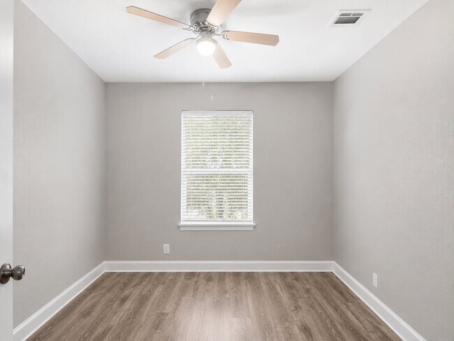 Building Photo - 10739 Dulcimer St