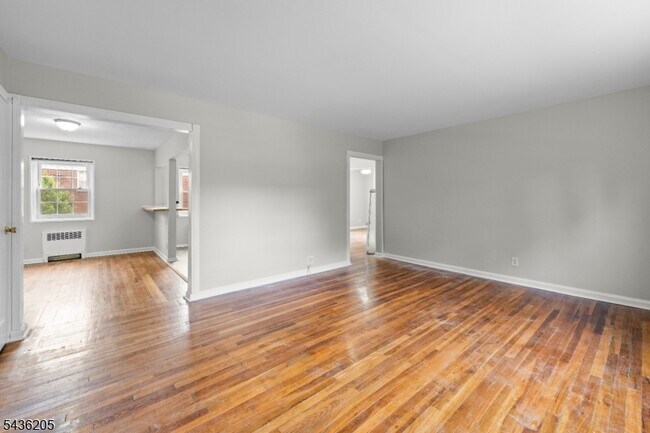 Building Photo - 4B Colfax Manor