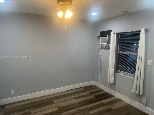 Building Photo - 2118 N 19th Ave