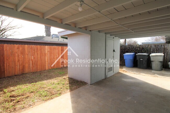 Building Photo - 4801 Valletta Way