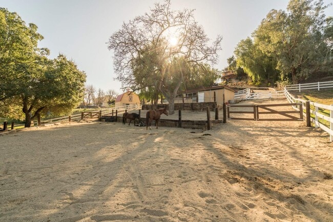 Building Photo - 5734 Fairview Pl