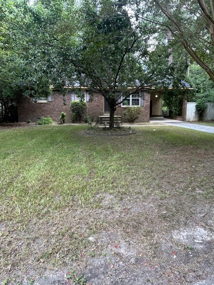 Building Photo - 3010 Skylark Dr