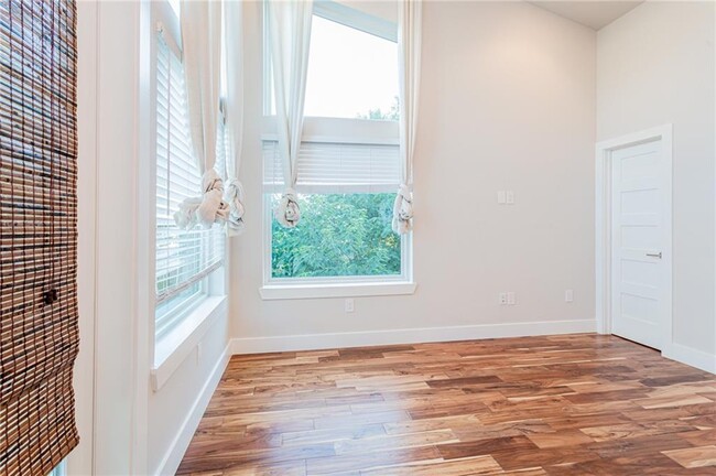 Building Photo - 2509 Del Curto Rd