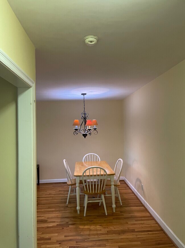 Building Photo - 500 E Lancaster Ave