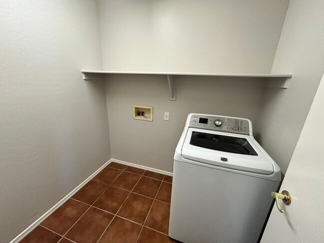 Building Photo - Spacious 3Bd 2 Ba Home In Litchfield Park ...