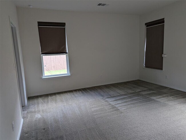 Building Photo - 612 Ayinger Ln