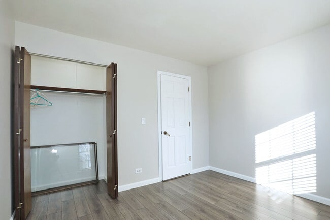 Building Photo - 236 Deerpath Ct