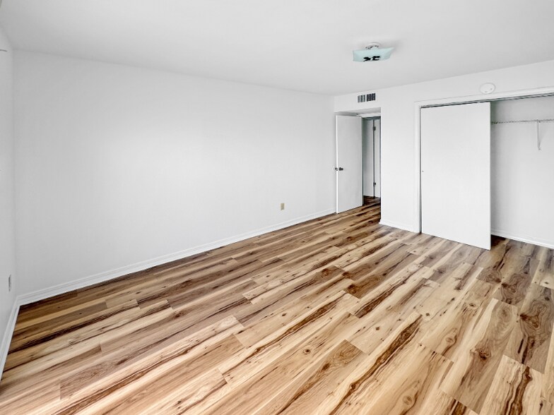 Building Photo - 4289 Lac Saint Pierre Dr