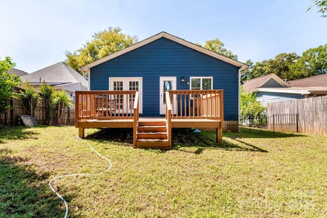 Building Photo - 817 E 17th St