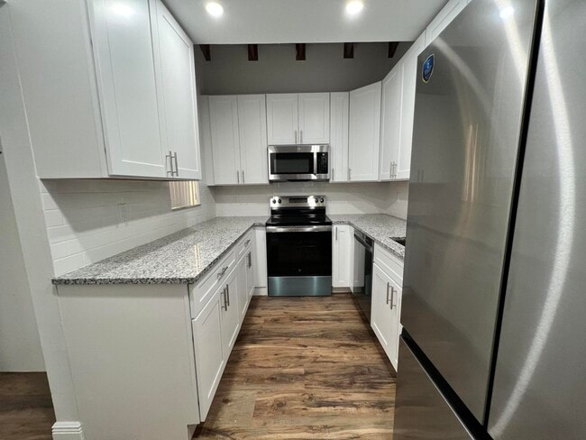 Building Photo - 10623 Royal Palm Blvd