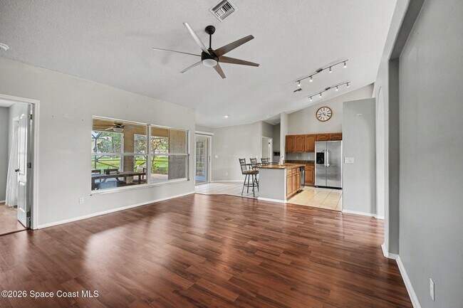 Building Photo - 722 Falls Creek Dr