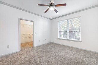 Building Photo - 8877 Lakes at 610 Dr