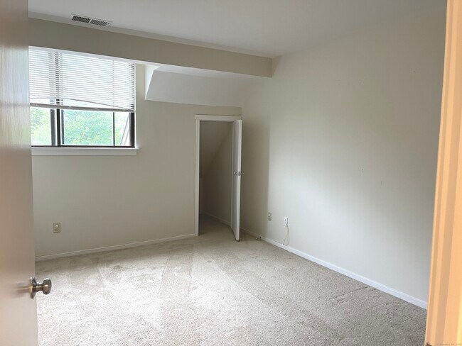 Building Photo - 451 Heritage Vlg