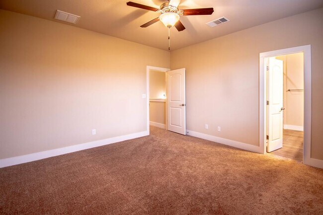 Building Photo - 347 Madison Oaks Ave