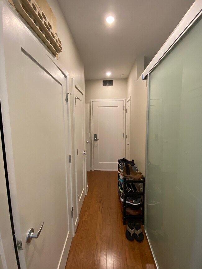 Building Photo - 1320 Fenwick Ln