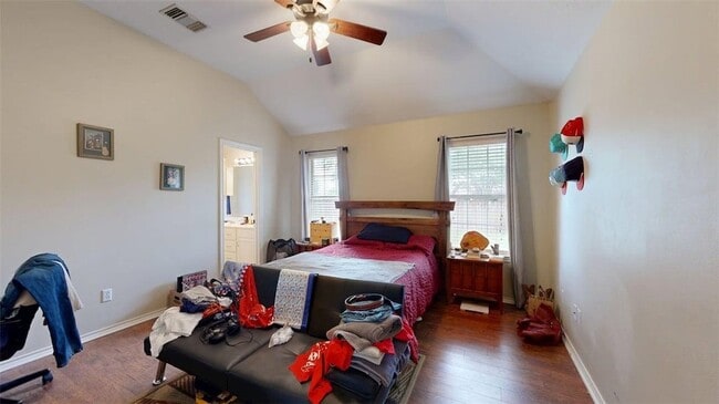 Building Photo - 2415 Carnation Ct
