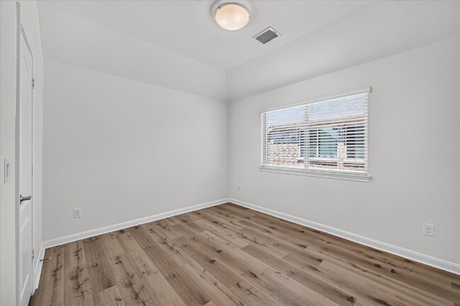 Building Photo - 1261 Rosebush Rd