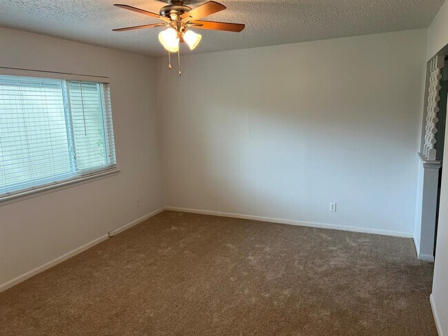 Building Photo - 2514 Redleaf Ln