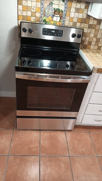 Building Photo - 5742 S Quincy Ave