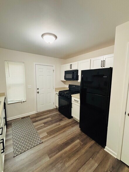 Primary Photo - 606 E 103rd St