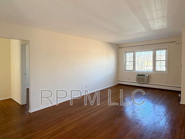 Building Photo - 45 Wedgewood Dr