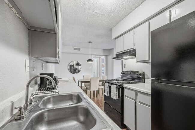 Building Photo - 1307 Wilcrest Dr