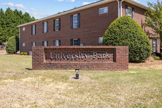 Building Photo - FULLY FURNISHED EXCLUSIVE SHORT AND MIDTERM RENTAL ONLY!