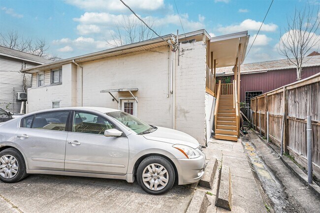 Building Photo - 216 Redan St