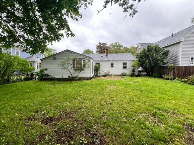 Building Photo - Single Family Home for Rent in Longmeadow!
