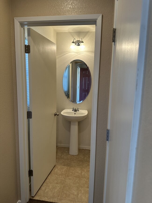 Building Photo - Stockton 4 Bedroom 2.5 Bathroom Home.