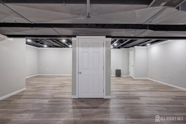 Building Photo - 100 Forest Dr