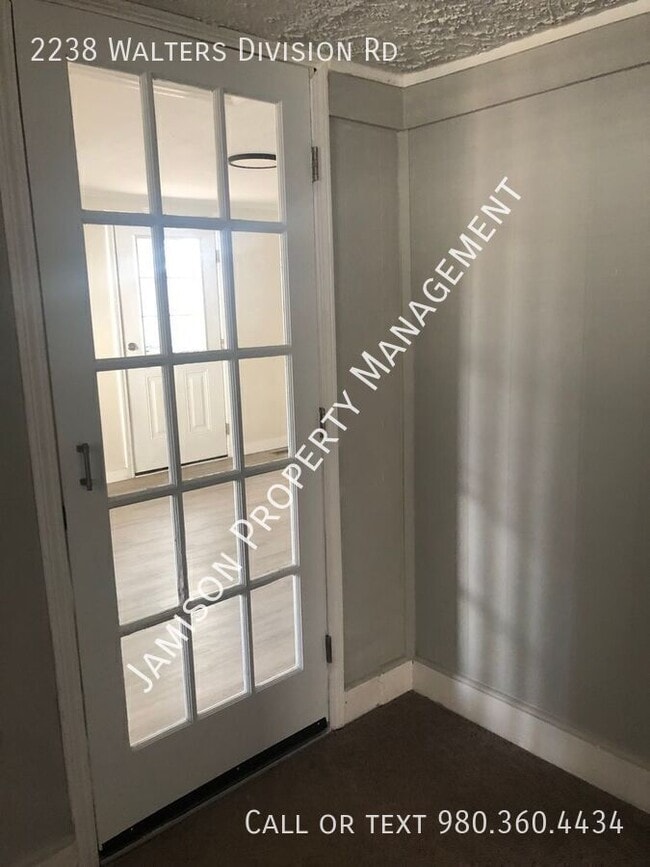 Building Photo - 2238 Walters Division Rd