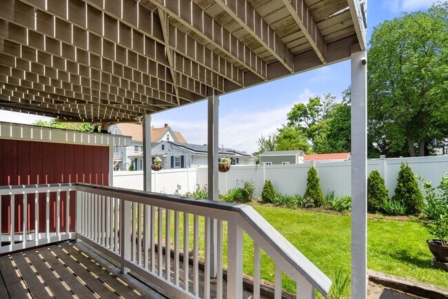 Building Photo - 31 Wardwell Ave