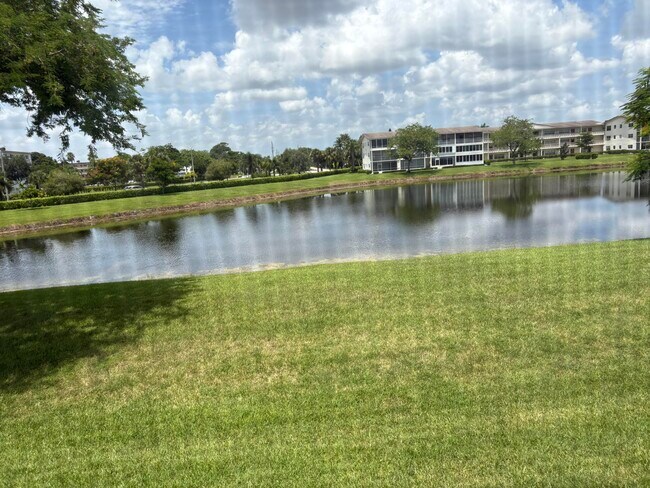 Building Photo - 112 Preston Way