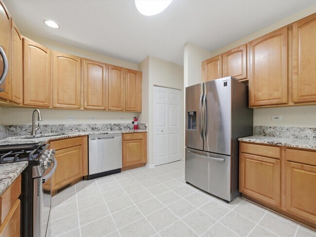 Building Photo - 399 Pine Lake Cir