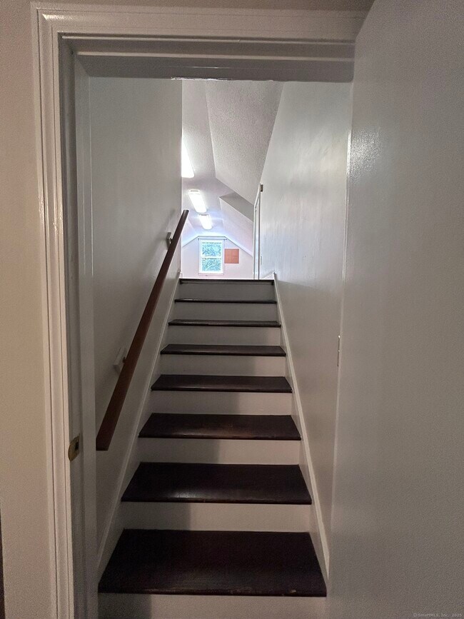 Building Photo - 57 Hill Top Trail