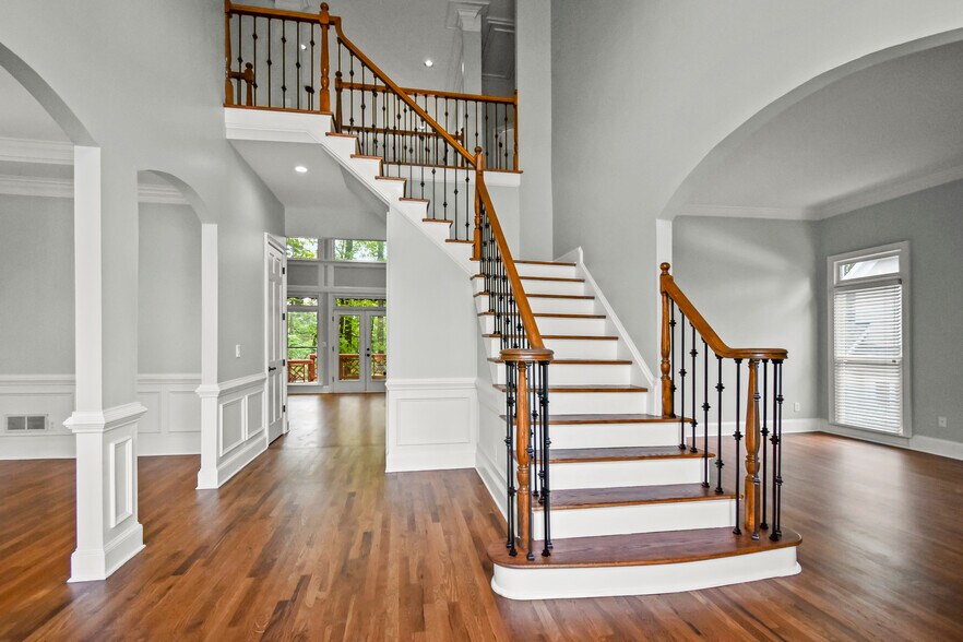 Building Photo - 1340 Hillcrest Hts