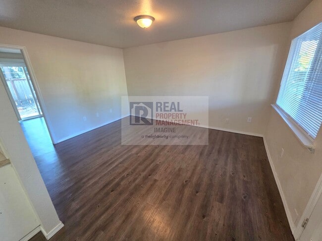 Building Photo - Charming 1 Bedroom In Quiet Neighborhood!