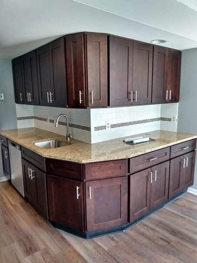 Building Photo - Very nice 3 bedroom Bethlehem Townhouse