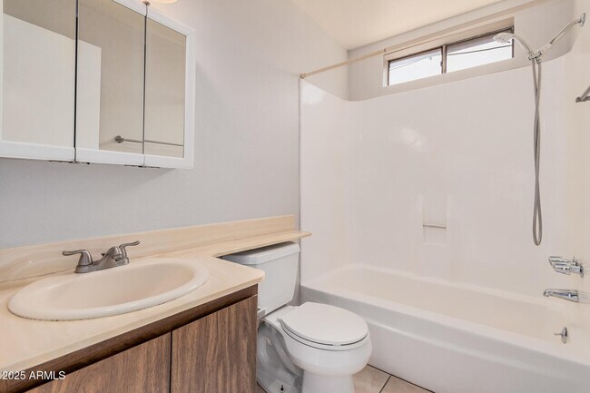 Building Photo - 5505 W Sunnyslope Ln